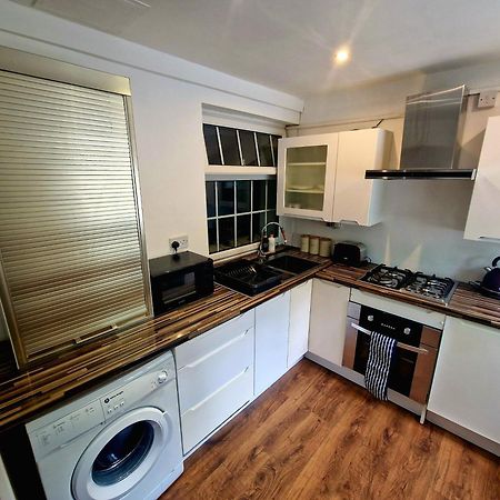 Private Courtyard Apartment In Bradford With Parking Shipley  Eksteriør billede