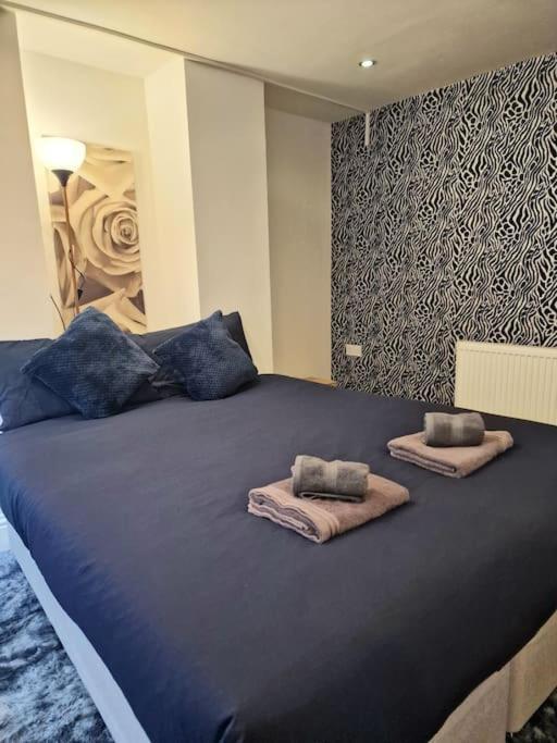 Private Courtyard Apartment In Bradford With Parking Shipley  Eksteriør billede