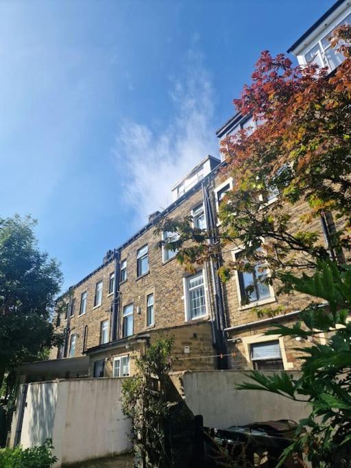 Private Courtyard Apartment In Bradford With Parking Shipley  Eksteriør billede